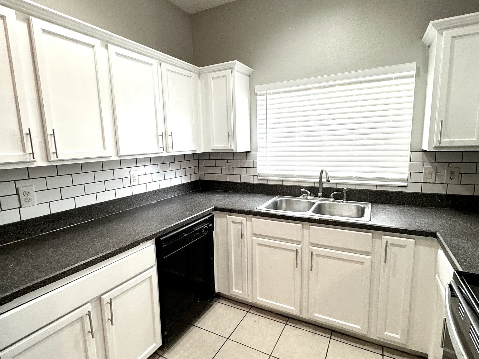 3 bed, 2.5 bath, 1513 sqft, $2,100 — Photo 3