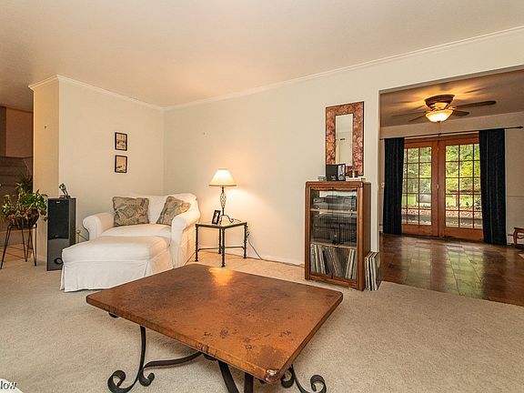 5th image of 100 Maple Hill Dr