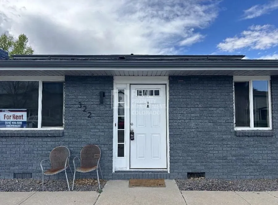 Comfortable 2-Bedroom Condo with Detached Garage & In-Unit Laundry in Longmont! — Photo 2
