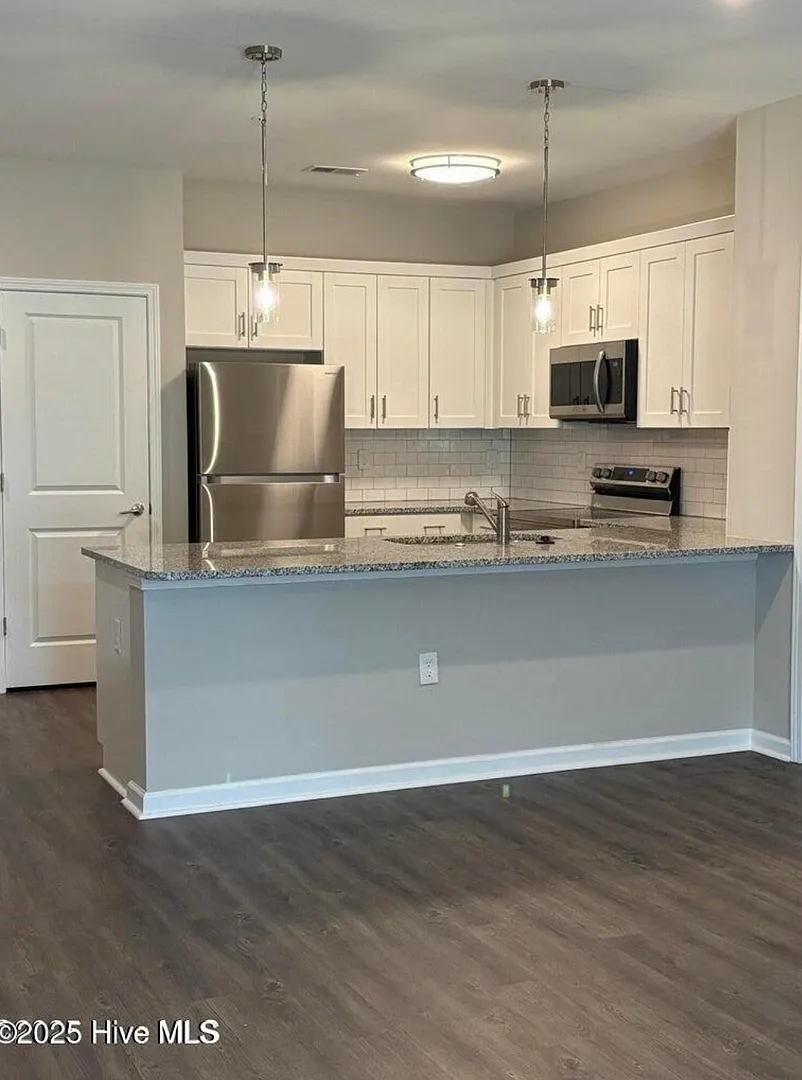 Special Offer! Submit your application before August 31, while supplies last for a rental rate of... — Photo 3