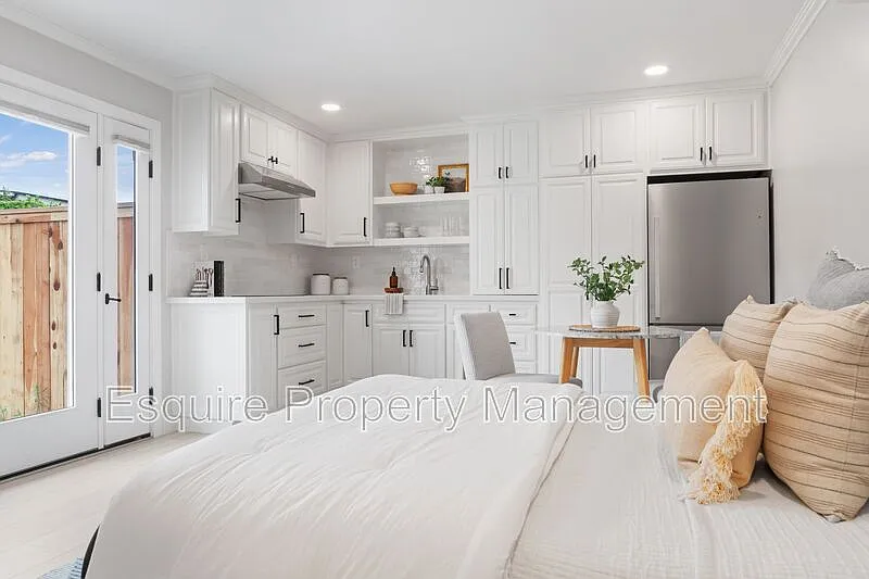 Studio, 1.0 bath, 438 sqft, $2,195 — Photo 3