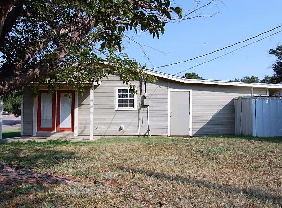 5th image of 835 E 16th St