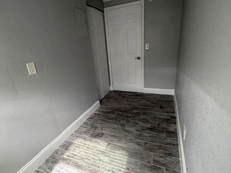 Strawberry Place Apartments — Photo 10