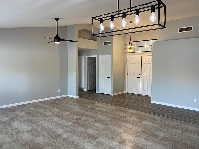 10938 W Bermuda Dr — Photo 17