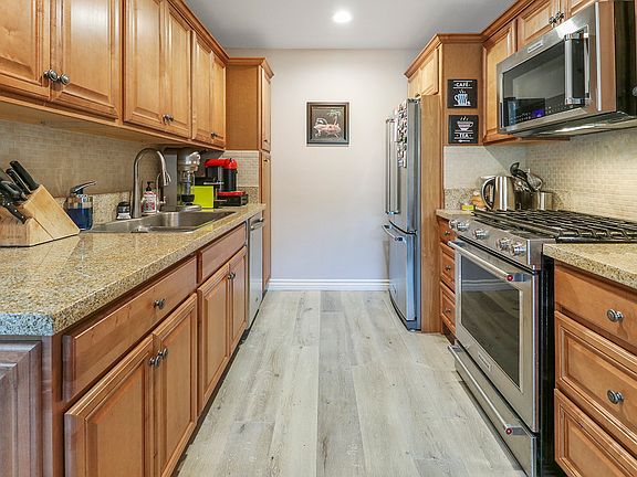 4th image of 1386 Ramona Dr
