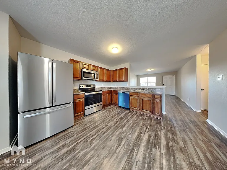104 Palm St — Photo 2