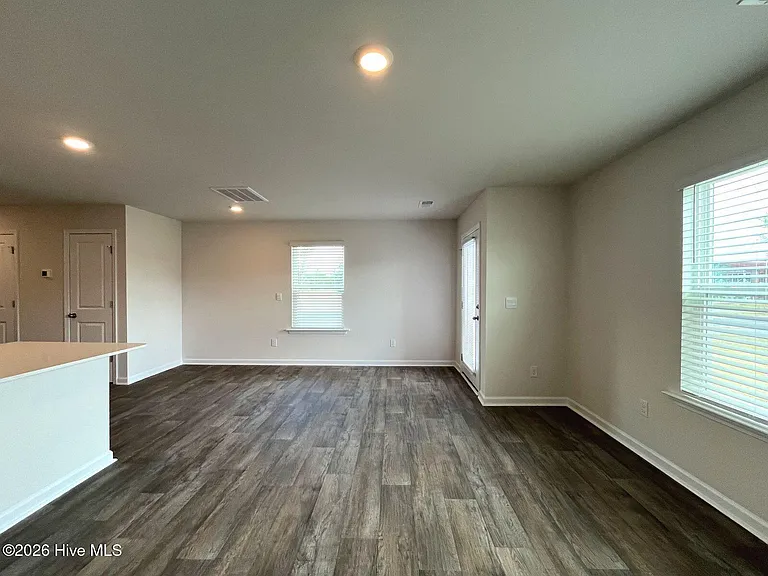 201 Maddox Dr — Photo 8