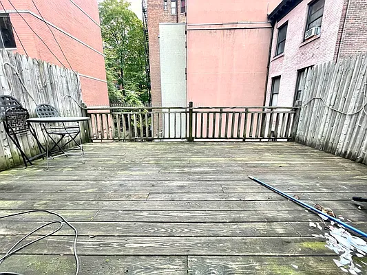 Rented by Metropolitan Property Group | media 18