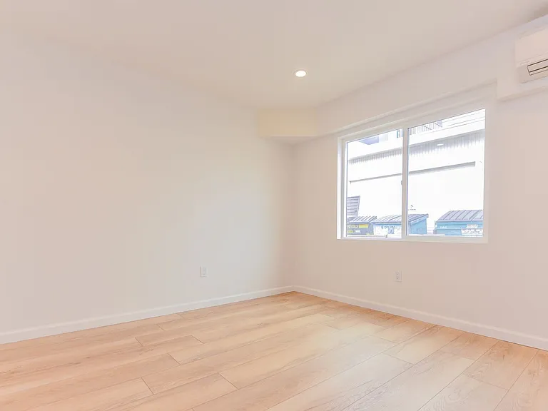 1855 Euclid Street Residences — Photo 11
