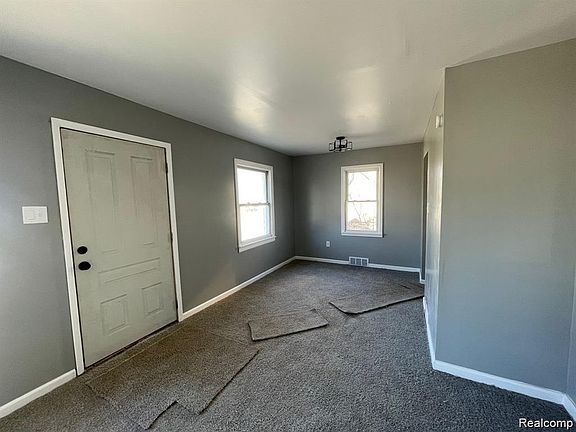 4th image of 17924 Mackay St