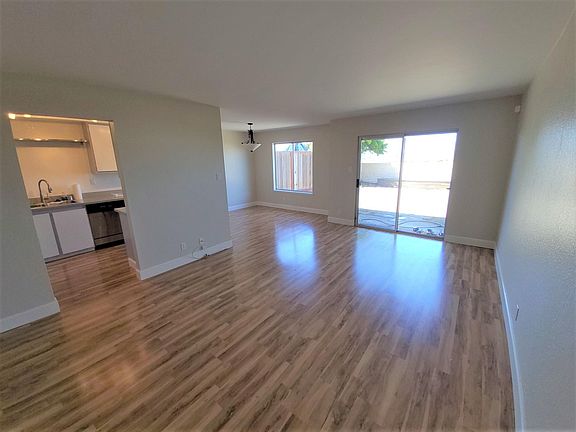 3rd image of 192 Bayview Cir