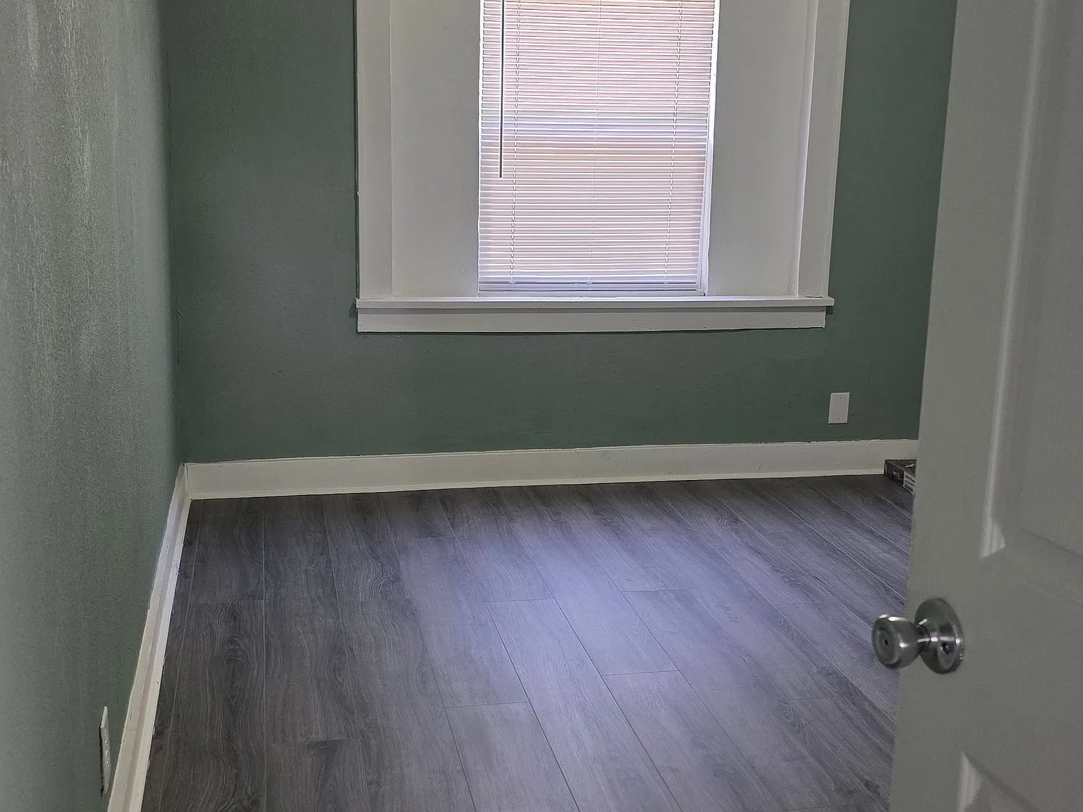 3 bed, 1.0 bath, 1031 sqft, $1,200 — Photo 3