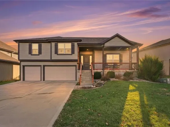 606 SE Colonial Dr, Blue Springs, MO 64014