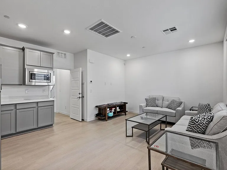 3546 Luciana Glen Ave — Photo 18