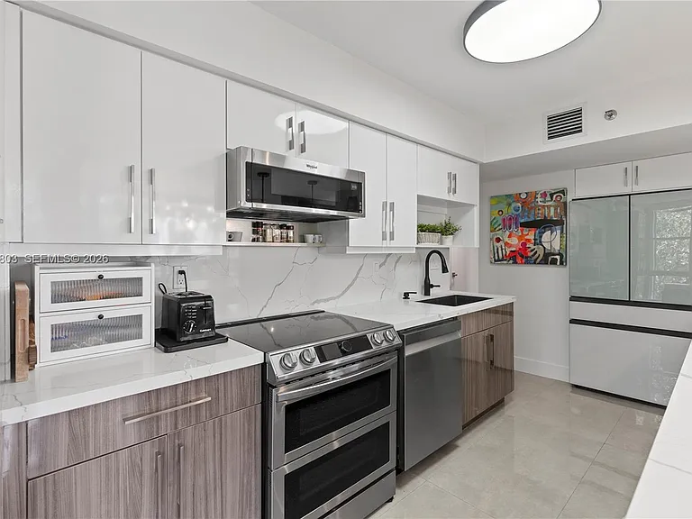 3600 Mystic Pointe Dr #306 — Photo 10