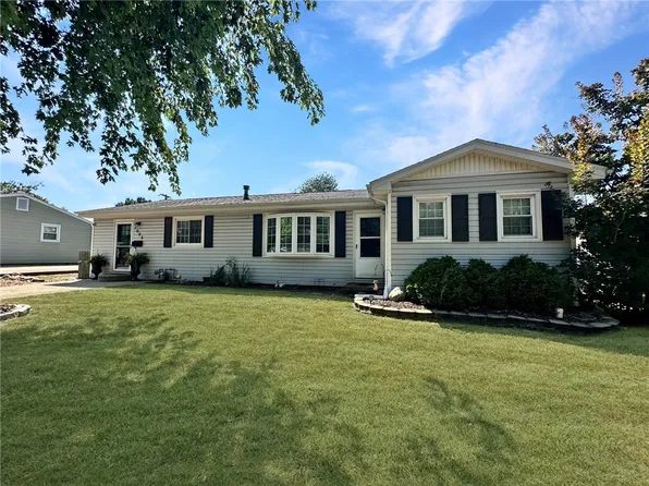 1005 N 28th St, Mattoon, IL 61938