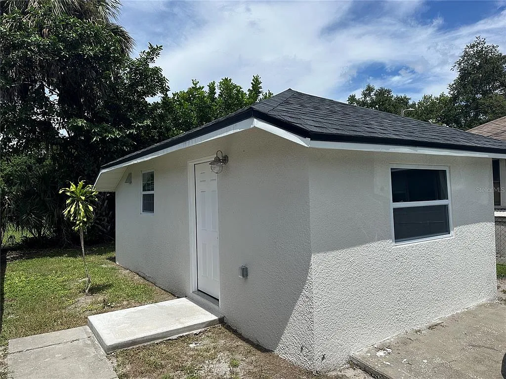 1 bed, 1.0 bath, 300 sqft, $1,650 — Photo 1