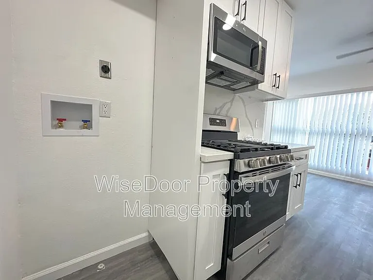 10392 Lampson Ave — Photo 2