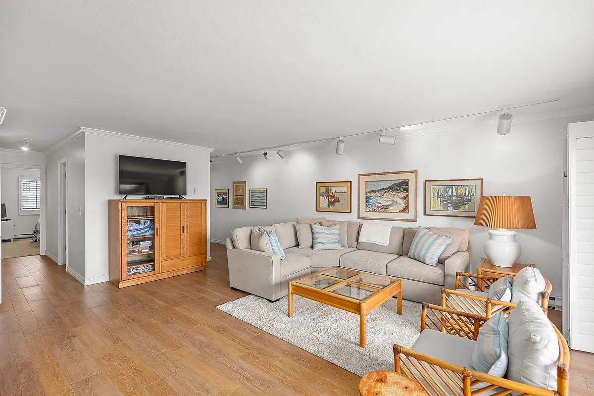 2 bed, 1000 sqft, $4,800 — Photo 1