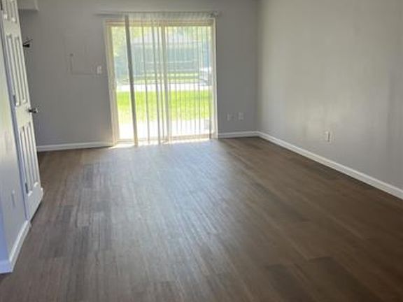 5th image of 2855 Oxford Ln