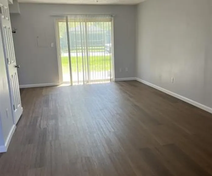 2855 Oxford Ln — Photo 5