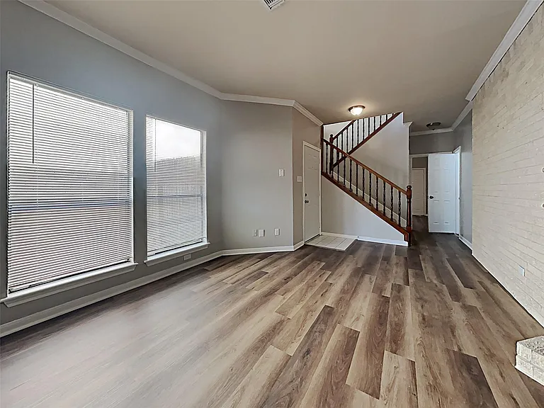6737 Tournament Dr — Photo 2