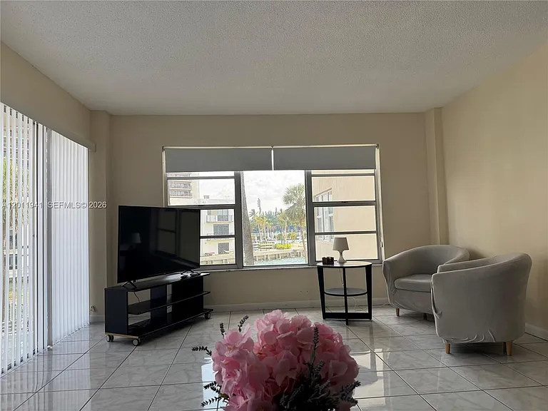 11111 Biscayne Blvd #2H — Photo 8