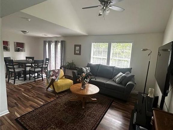 2nd image of 625 E Spring Ave
