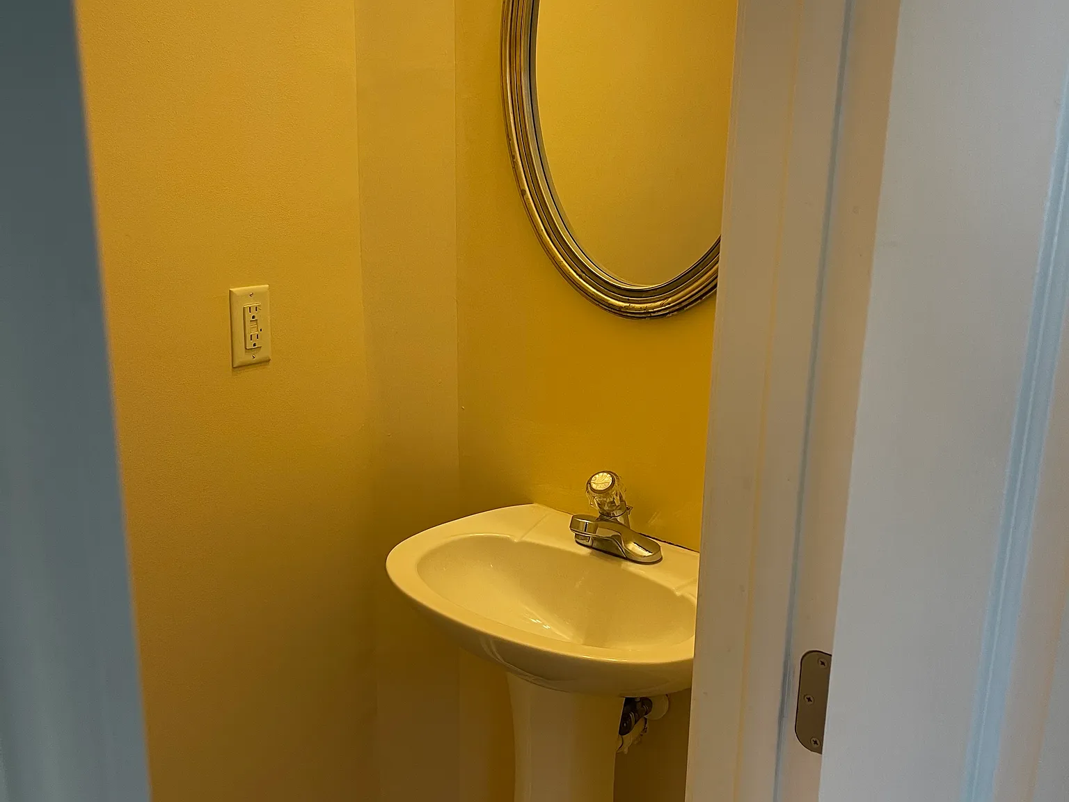 3 bed, 2.5 bath, 1530 sqft, $2,100 — Photo 3
