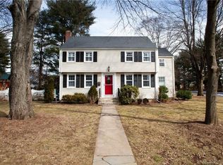 4 Winterset Ln, West Hartford, CT 06117