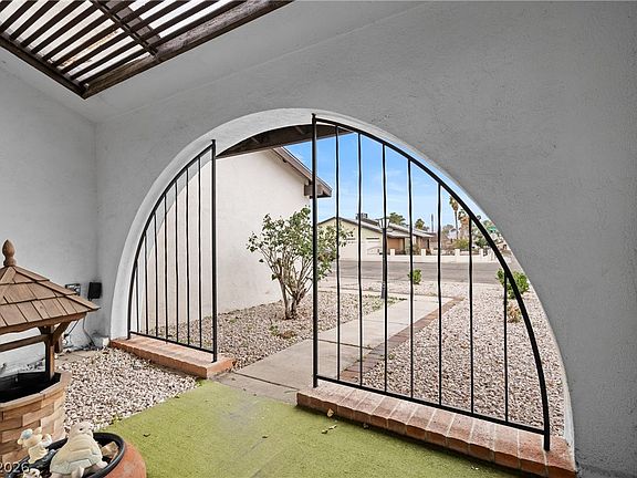 4th image of 2599 Pacific Ave
