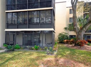 700 Starkey Rd APT 611, Largo, FL 33771