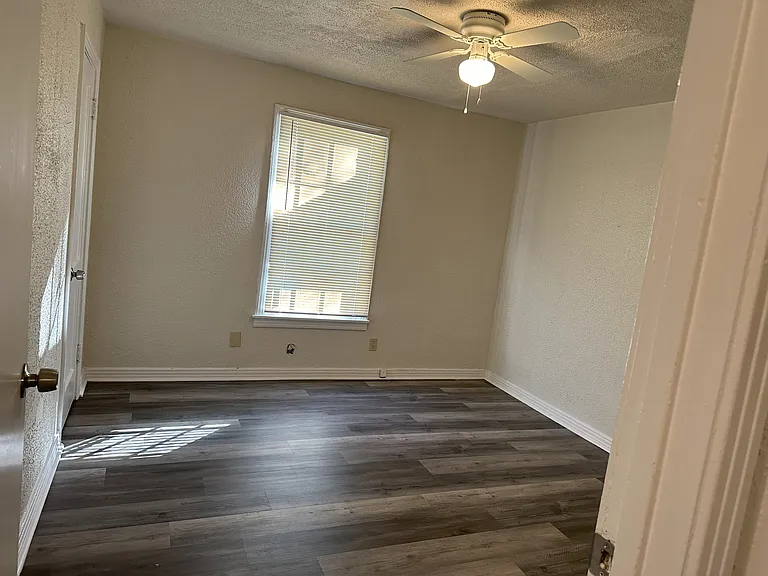 5520 Greenlee St — Photo 8