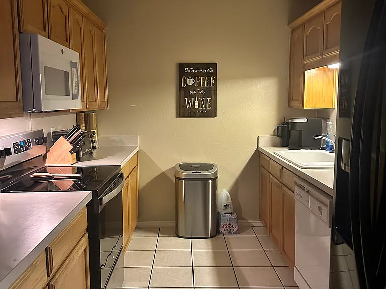 928 Austin Ct — Photo 9