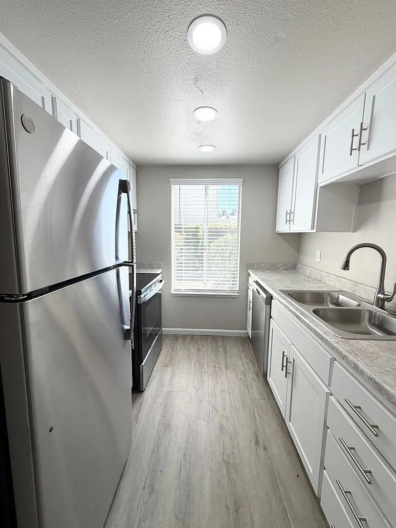 Merit Manor Apartments — Photo 1