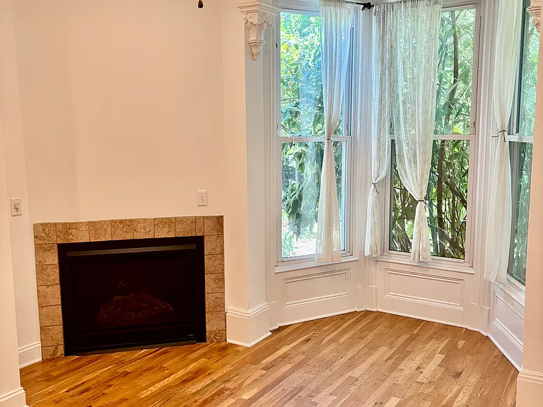 816 Warren St #1B — Photo 4