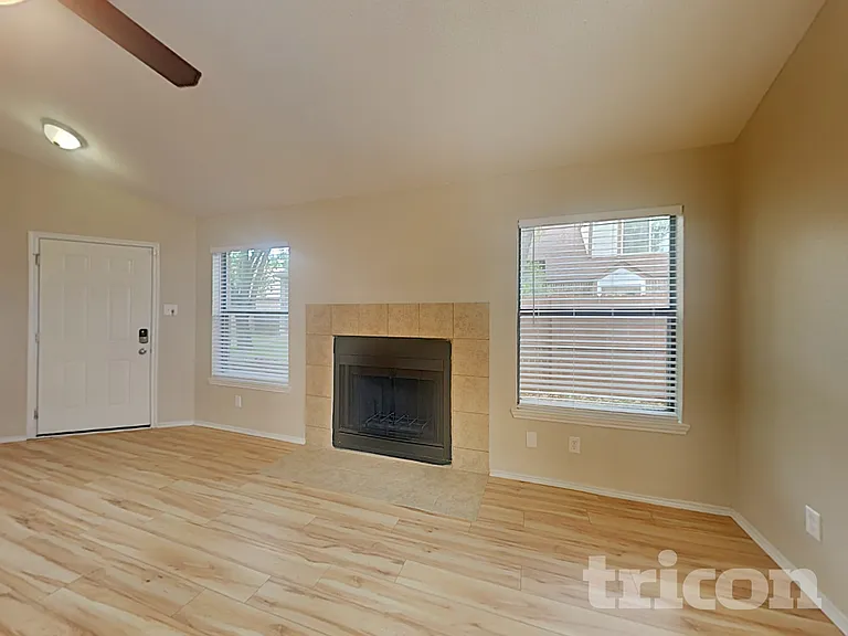 2033 Feather Ln — Photo 4