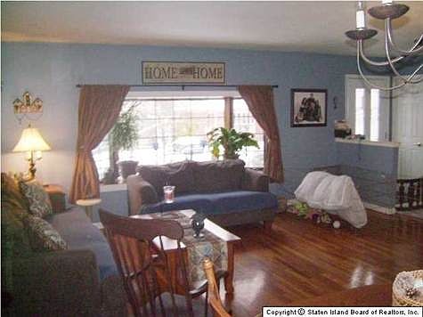 3rd image of 121 Uncas Ave