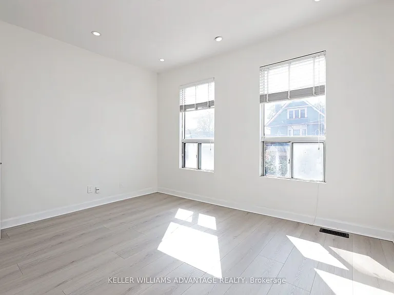 952 Queen St E — Photo 10