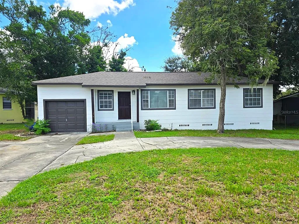 4 bed, 2.0 bath, 1350 sqft, $2,200 — Photo 1
