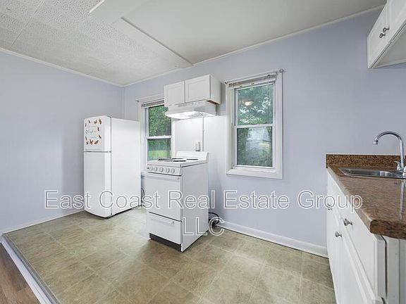 4th image of 13628 Pennsylvania Ave APT 12