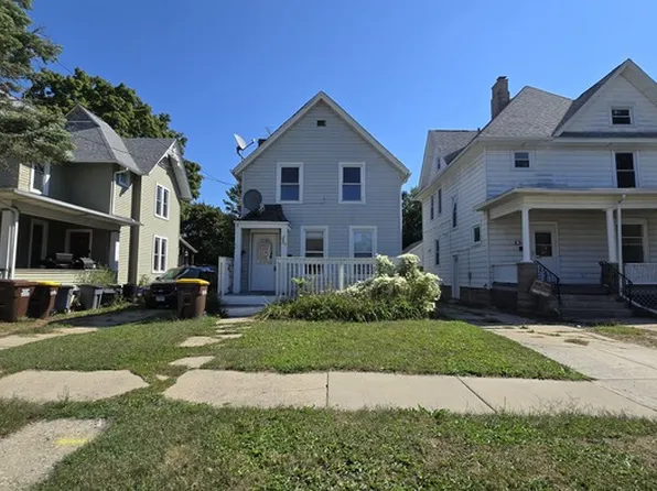 137 Summit St, Rockford, IL 61107