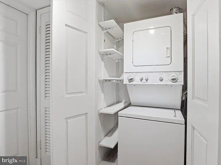 2832 S Abingdon St #B1 — Photo 11