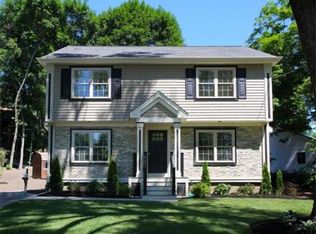 16 Hemlock Ter, Waltham, MA 02452