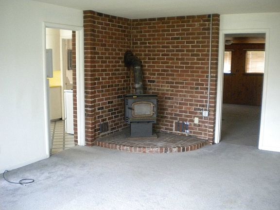 5th image of 846 E 51st St