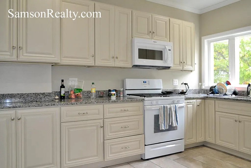 6 bed, 2.5 bath, $6,900 — Photo 4