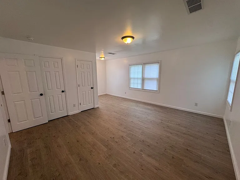 2230 Monroe St — Photo 11