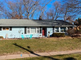 132 Green Manor Dr, East Hartford, CT 06118