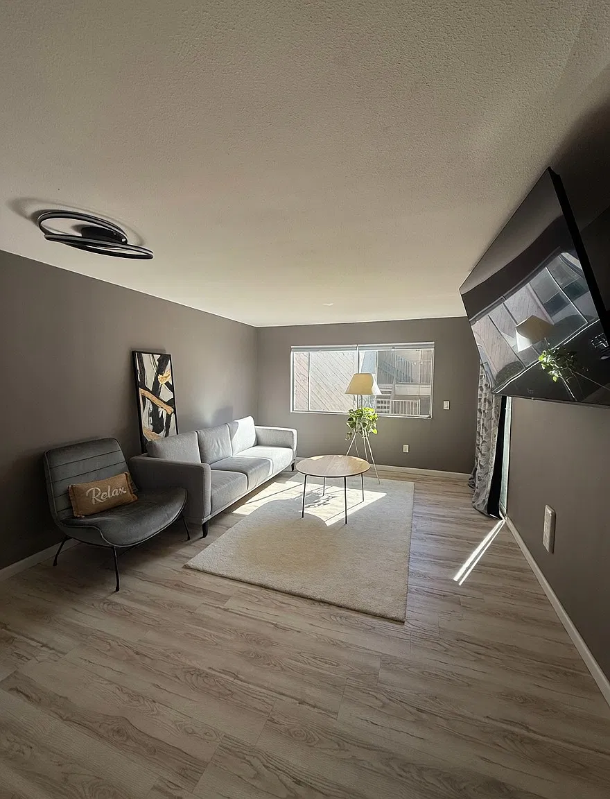 2 bed, 726 sqft, $2,200 — Photo 1