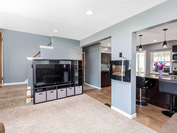 3rd image of 3717 Meadowview Dr